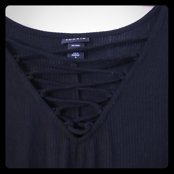 Torrid v-neck cross cross ribbed 3/4 sleeve